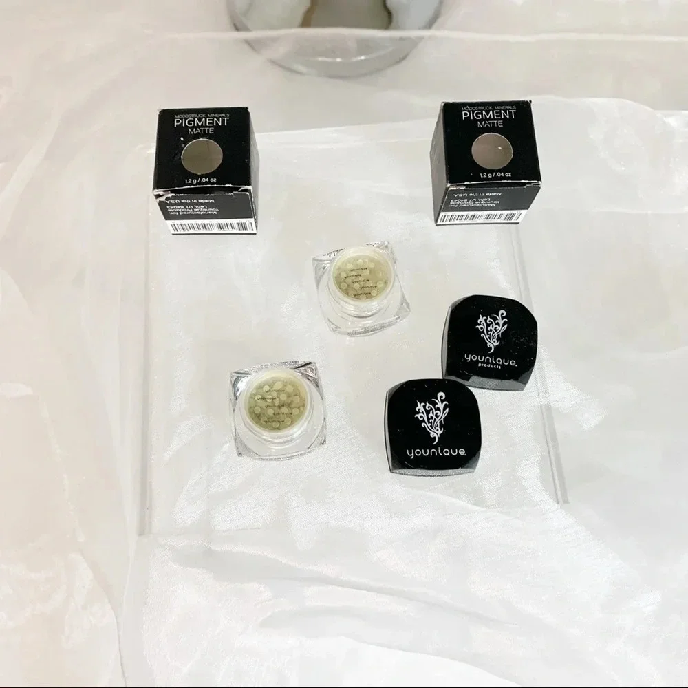 YOUNIQUE MOODSTRUCK MINERALS PIGMENT POWDERS INNOCENT